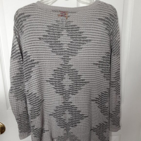 Ruby Rd. Medium Petite Gray Sweater w/Silver Metallic Design & Long Sleeves - Picture 5 of 5